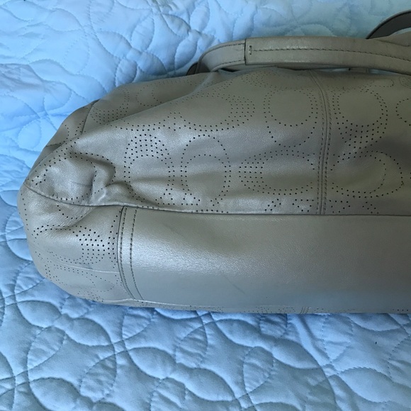 Coach Vintage Pearl Gray Handbag - Picture 7 of 13